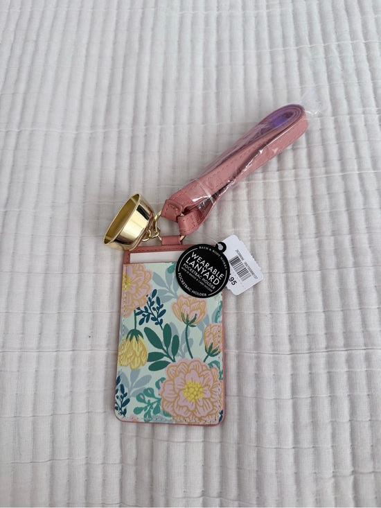Bath & Body Works Accessories - Bath & Body Works Pink Floral Wearable Lanyard with Gold Hardware